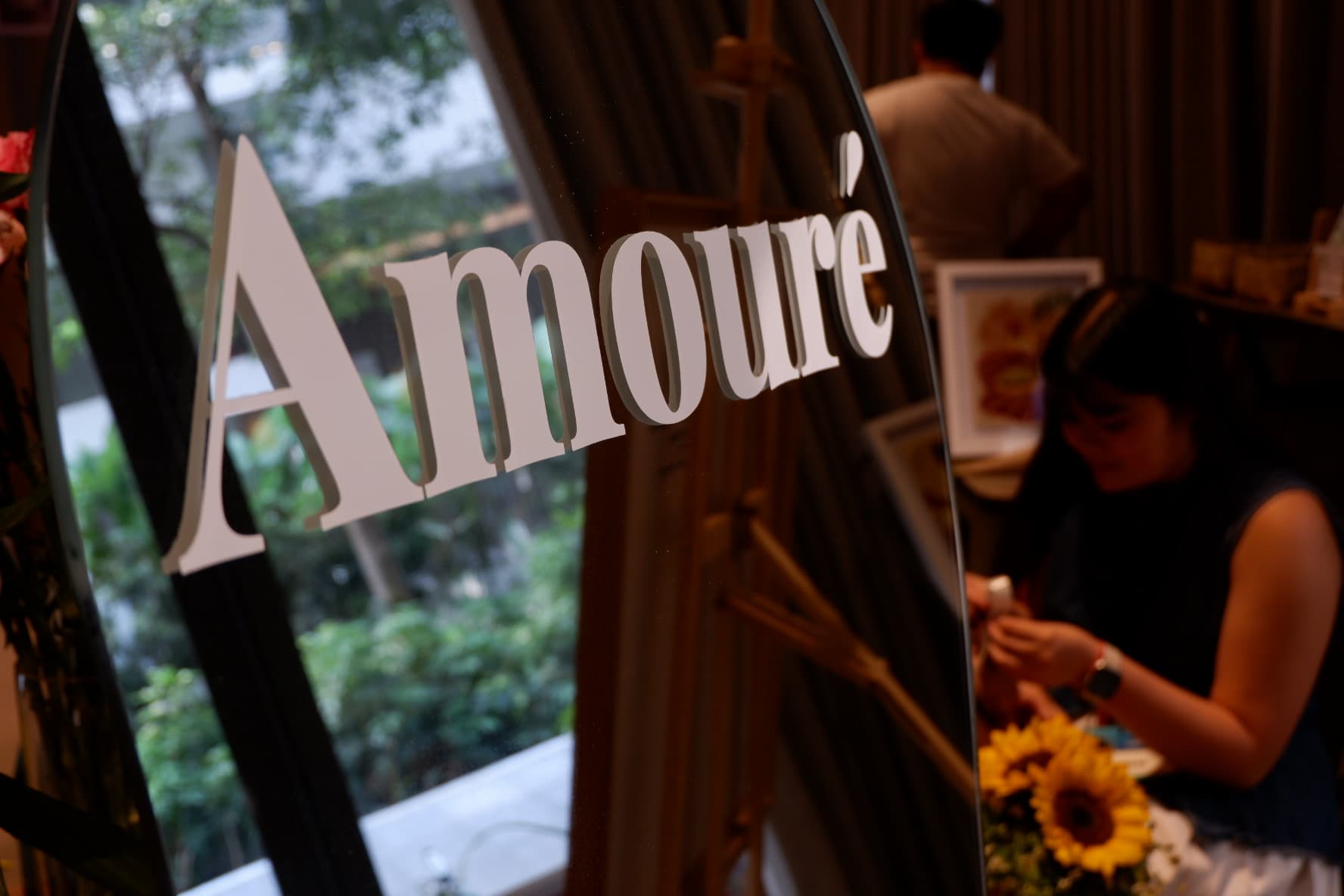 Boyfriend surprising his partner with fresh blooms from Amouré