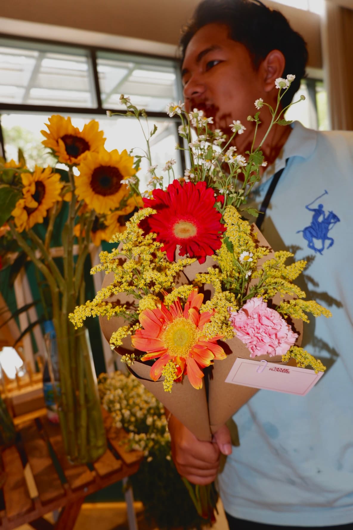 Bayleaf date night setup with Amouré floral arrangement